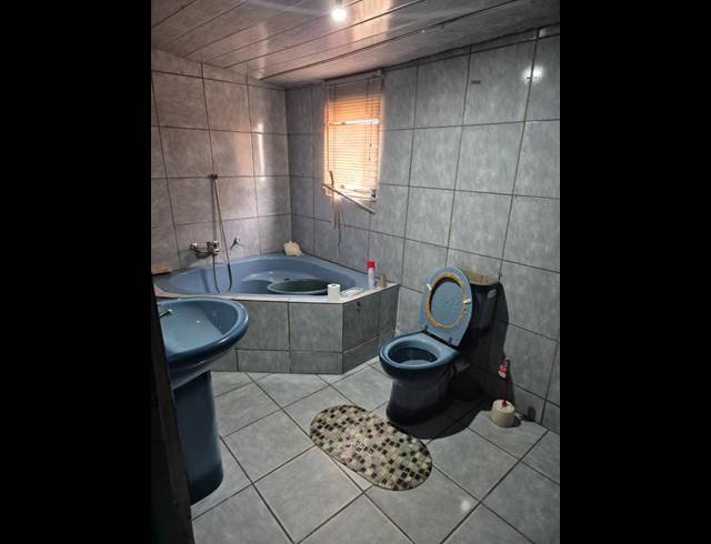 3 BEDROOM HOUSE FOR SALE IN GERMISTON SOUTH